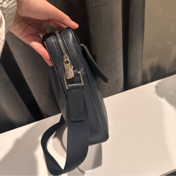 Louis Vuitton Alex Messenger PM Tiaga Leather - Picture 5 of 12